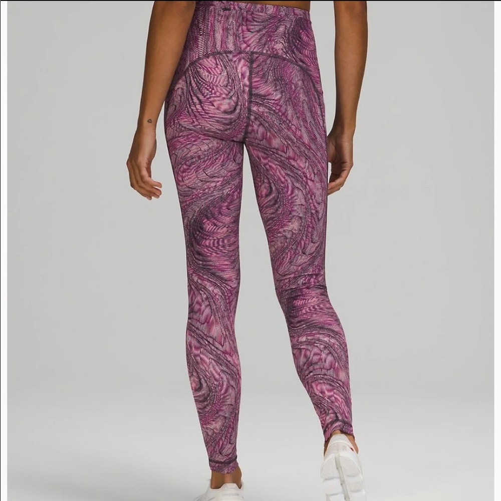 Lululemon swift speed HR tight 28"

Size 6